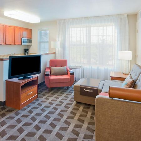 Towneplace Suites By Marriott Detroit ליבוניה מראה חיצוני תמונה