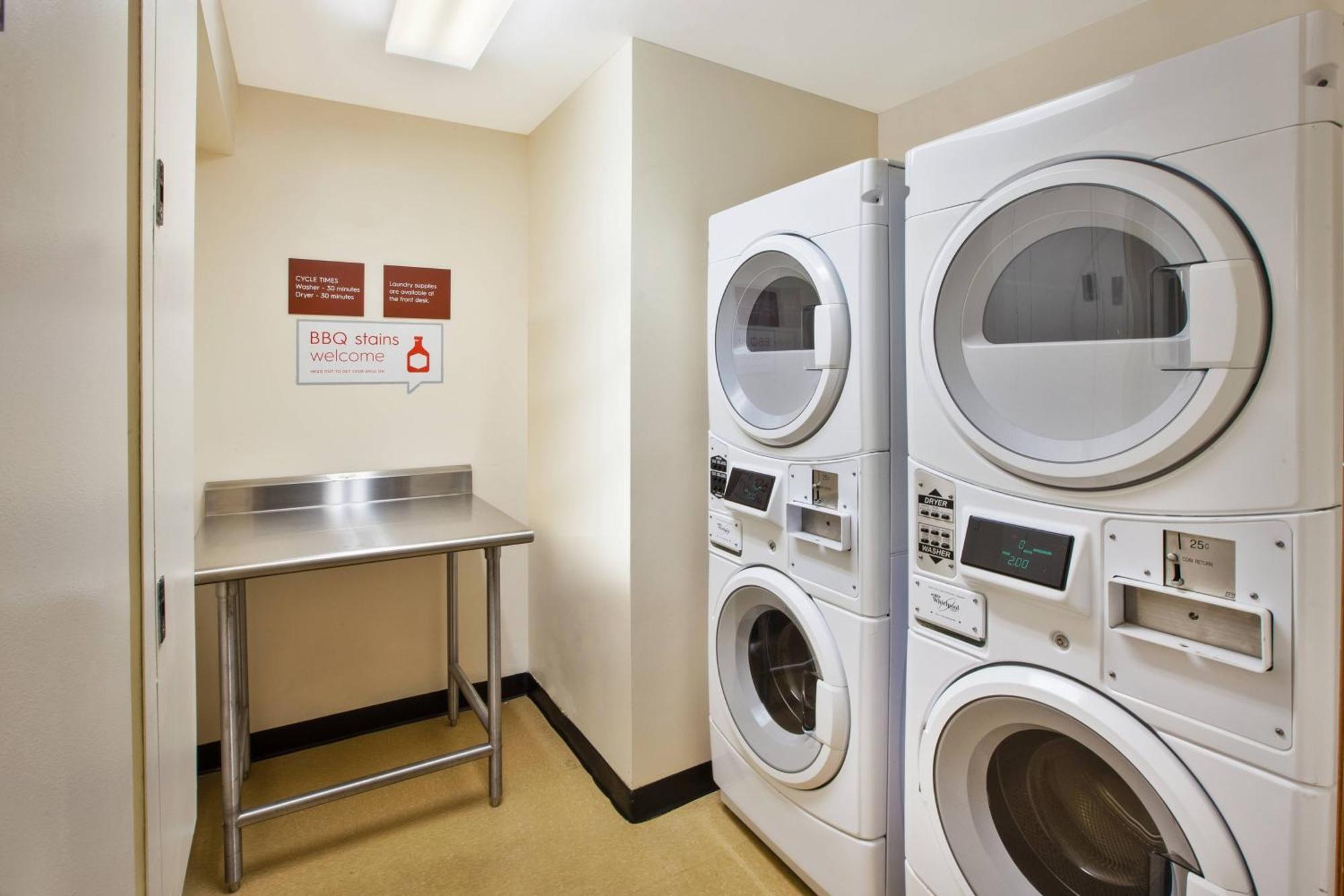 Towneplace Suites By Marriott Detroit ליבוניה מראה חיצוני תמונה