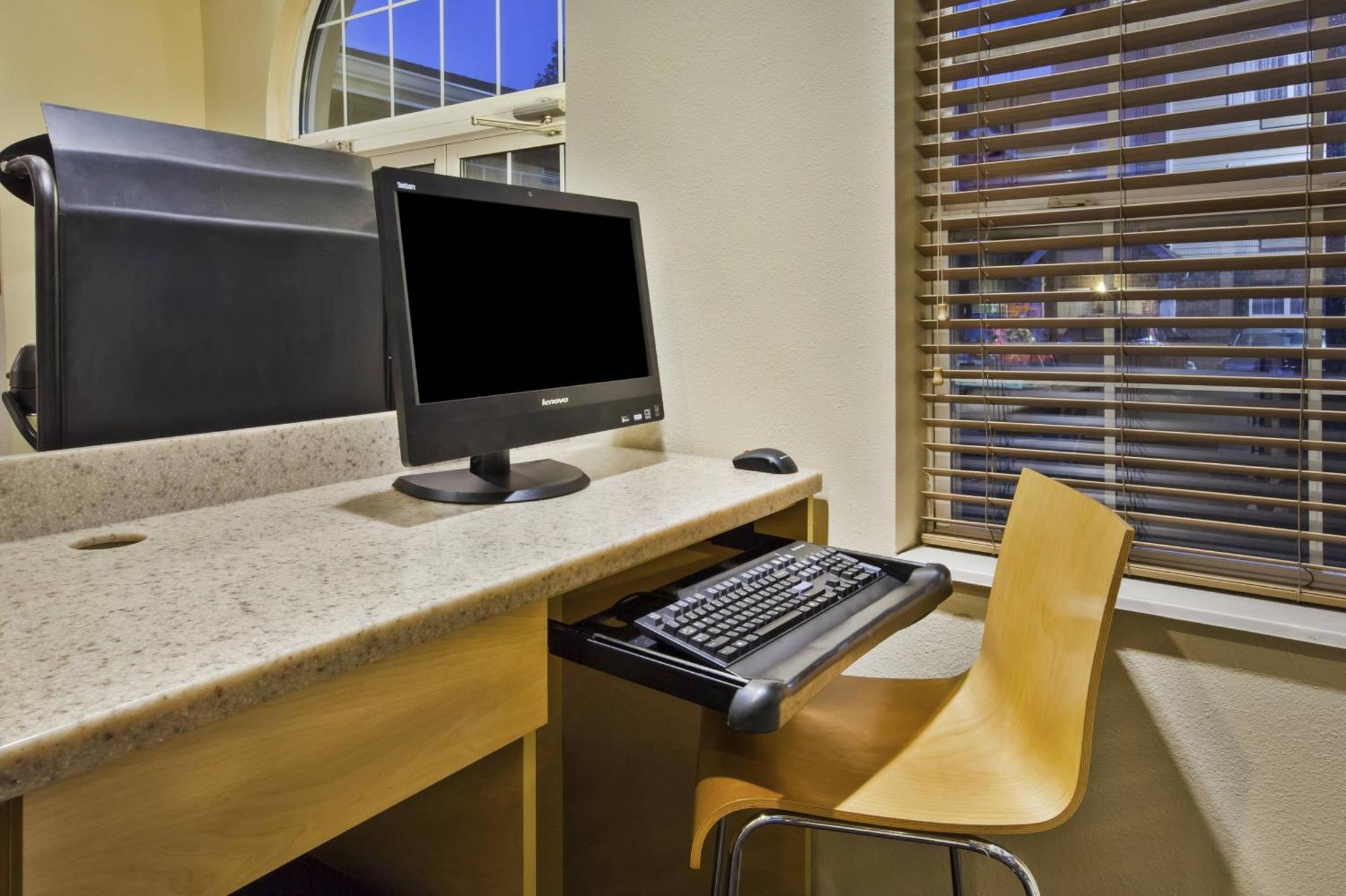 Towneplace Suites By Marriott Detroit ליבוניה מראה חיצוני תמונה