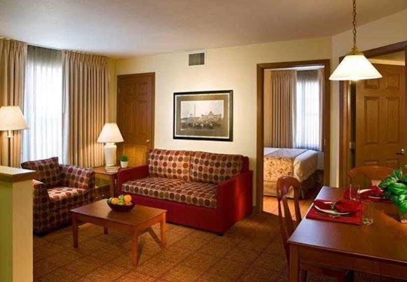 Towneplace Suites By Marriott Detroit ליבוניה מראה חיצוני תמונה